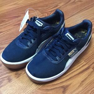 Puma tennis shoes